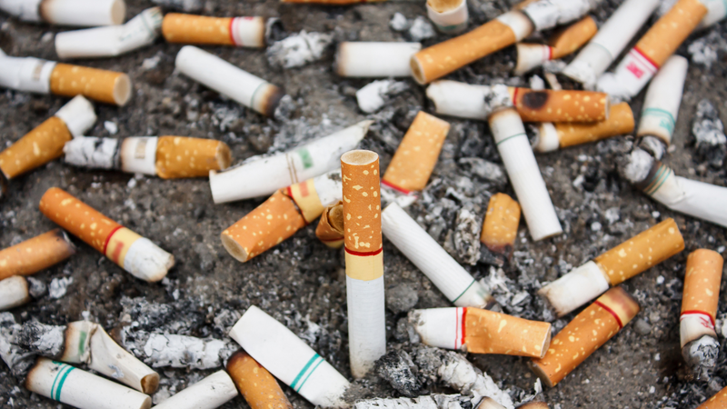 Bệnh nhân có thói quen hút thuốc lá, trung bình khoảng 1 gói/ngày trong suốt hơn 30 năm