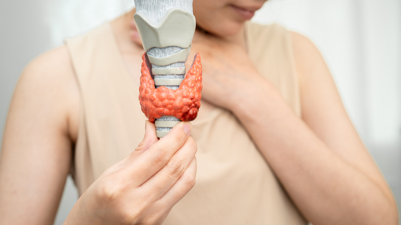 Giữ vết thương sạch sẽ sau mổ tuyến giáp