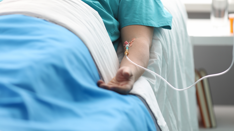 Bệnh nhân sốt xuất huyết cần nhập viện khi nào? 3