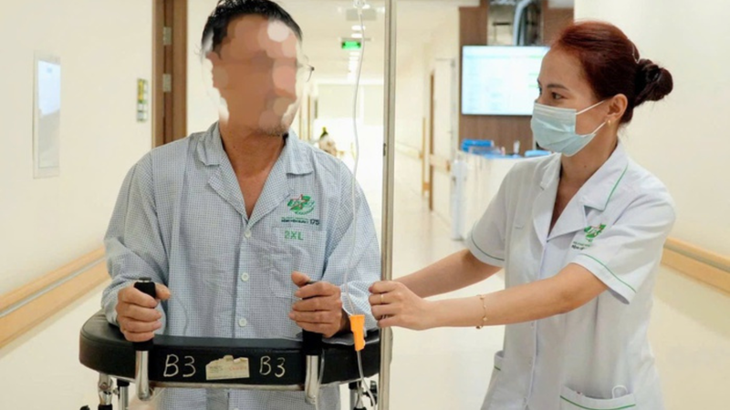 Khối u gan 4 cm nằm sát các mạch máu lớn, khiến ca phẫu thuật tiềm ẩn nhiều rủi ro