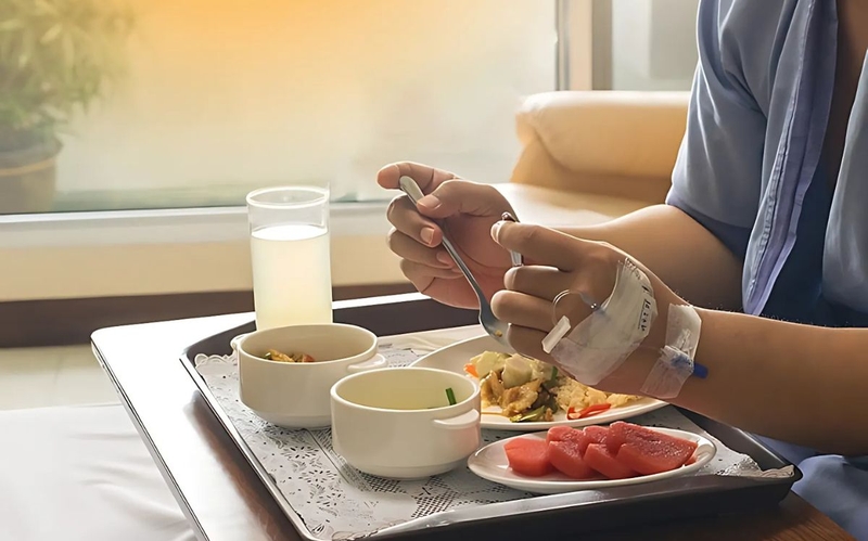 Bệnh nhân ung thư nên ăn gì​? Lời khuyên từ chuyên gia 2