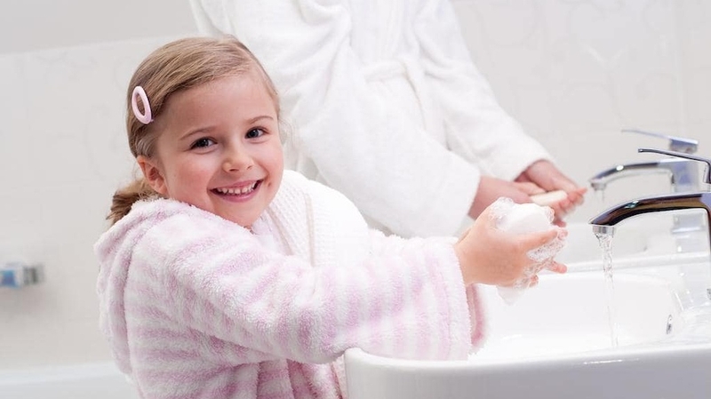 Bệnh tay chân miệng có kiêng gió không? 1