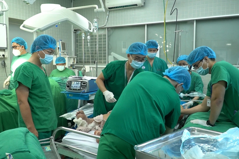 Bệnh viện Chợ Rẫy hiện có 38 khoa lâm sàng, 10 khoa cận lâm sàng và 11 phòng chức năng