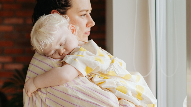 Bệnh bạch tạng không lây nhiễm, mà là bệnh di truyền xảy ra khi trẻ nhận gen đột biến từ cha mẹ