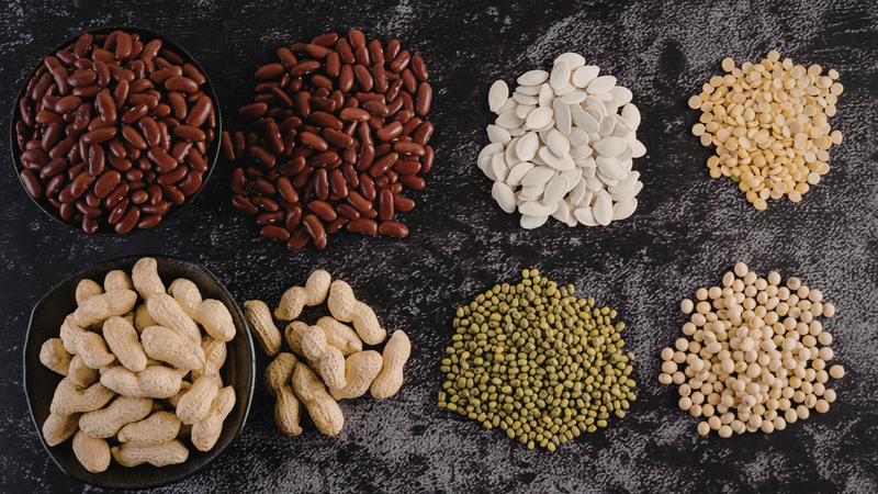 Đậu và các loại hạt giàu protein thực vật, chất béo không bão hòa và chất xơ
