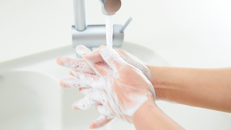 Rửa tay thường xuyên là thói quen giúp giảm đáng kể nguy cơ lây nhiễm