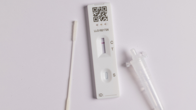 Bị cảm cúm test nhanh Covid có dương tính không?