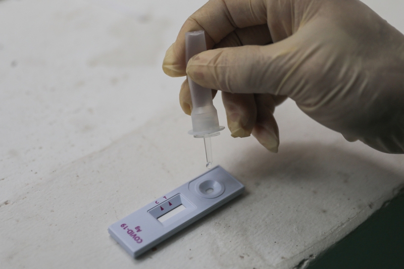 Bị cảm test có lên 2 vạch không? Một số điều mà mọi người thường nhầm lẫn về Covid 4