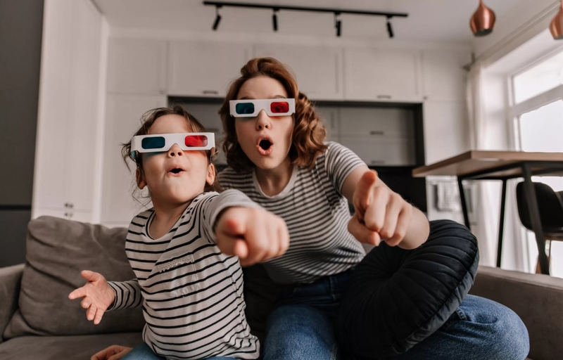 Bị cận đeo kính 3D được không? Lưu ý cần biết khi dùng kính 3D 2