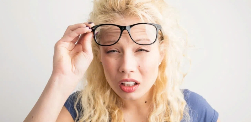 bi-can-loan-co-nen-deo-kinh-thuong-xuyen-khong-va-mot-so-thong-tin-can-biet 1.jpg