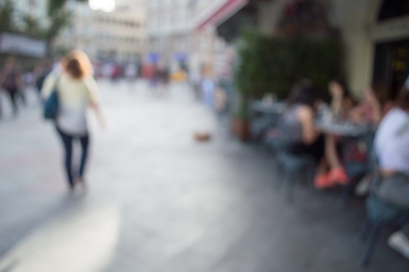 bi-can-loan-co-nen-deo-kinh-thuong-xuyen-khong-va-mot-so-thong-tin-can-biet 3.jpg