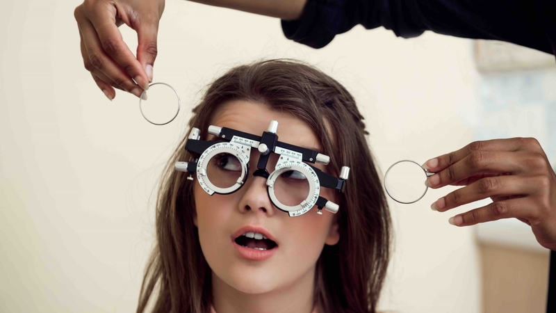 Bị cận ngồi trước máy có nên đeo kính hay không? 3