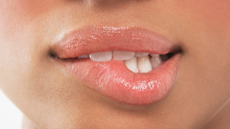 Thường xuyên bị cắn vào môi có thể do nhiều nguyên nhân khác nhau