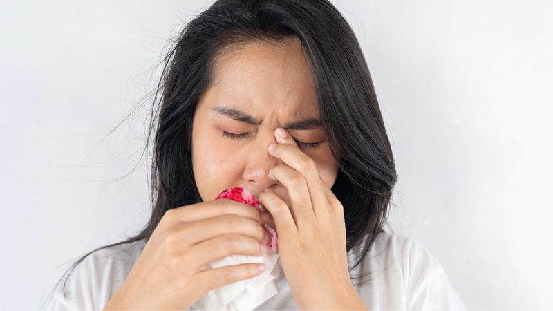 Bị chảy máu cam nên làm gì? Những sai lầm nào cần tránh khi sơ cứu chảy máu cam 1