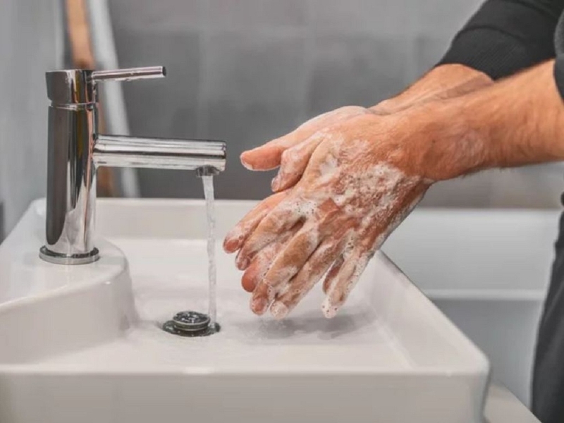 bị chó con cắn xước nhẹ ở tay 3