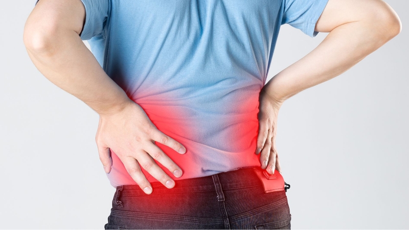 Bị đau 2 bên sườn lưng gợi ý các vấn đề liên quan đến cơ xương khớp lưng