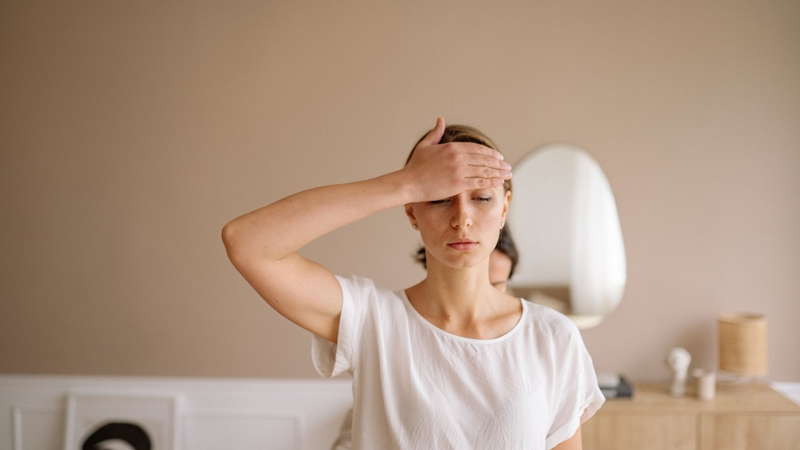 Thiếu hụt dinh dưỡng là một trong những nguyên nhân dẫn đến đau đầu ở phụ nữ