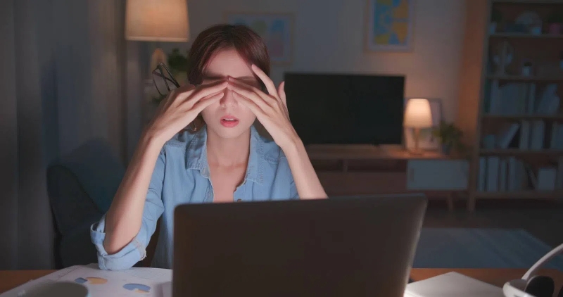 bị đau mắt đỏ nặng 2