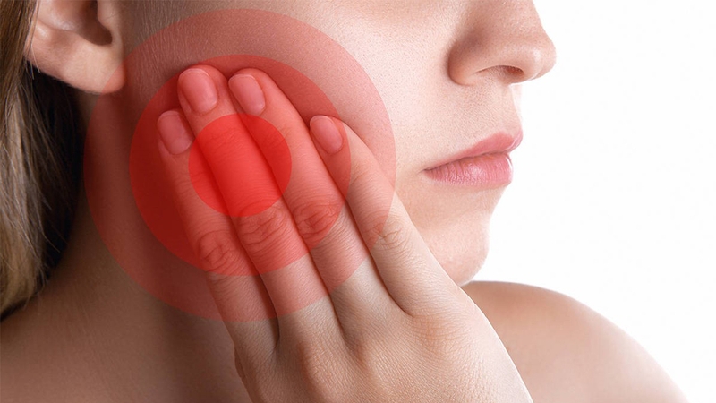 Bị đau quai hàm gần tai bên trái là triệu chứng của bệnh gì? 02