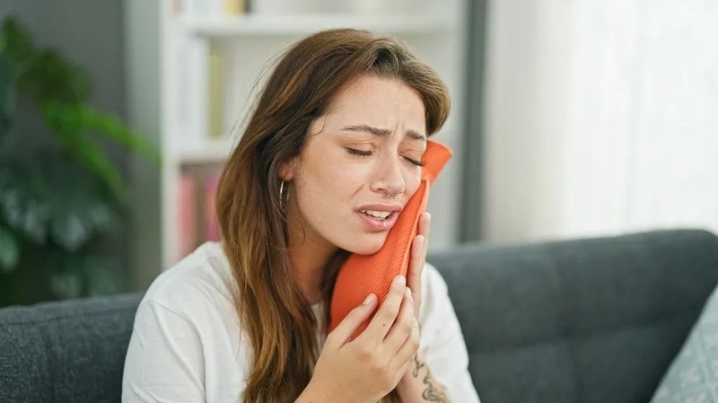 Bị đau răng chườm nóng hay lạnh​ sẽ tốt hơn? 1