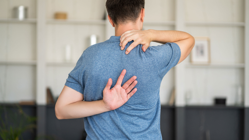 Bị đau sau lưng bên phải dưới bả vai nguyên nhân do đâu? 3