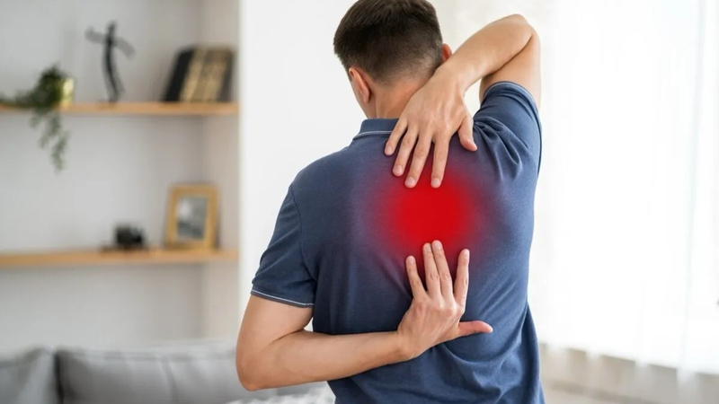 Bị đau sau lưng bên phải dưới bả vai nguyên nhân do đâu? 5