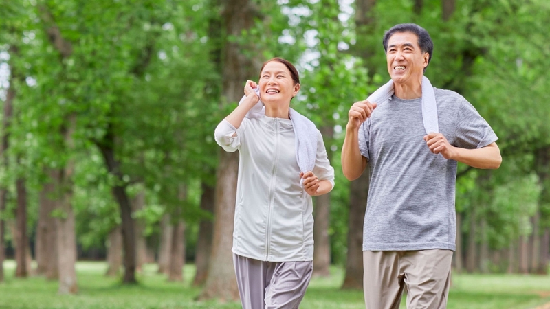 Dành thời gian vận động nhẹ và làm nóng cơ thể trước khi bắt đầu