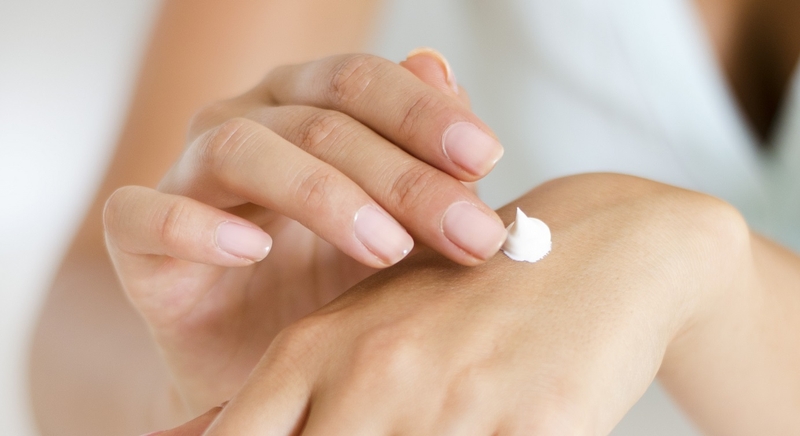 Bị dị ứng thời tiết nên bôi thuốc gì nhanh khỏi 3