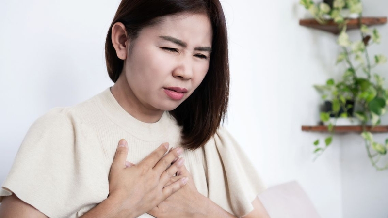 Nhiều người lúng túng không biết&nbsp;bị ép tim khó thở nên làm gì