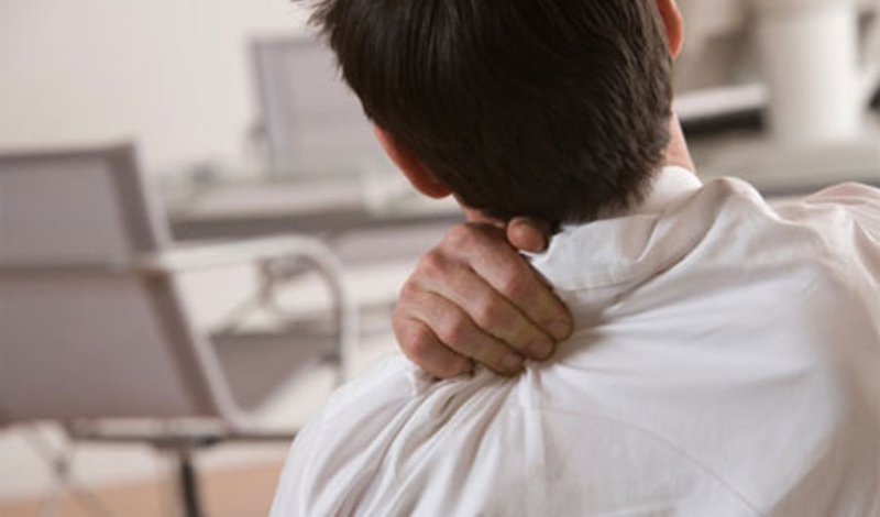 Bị gai cột sống chèn dây thần kinh phải làm sao? 1