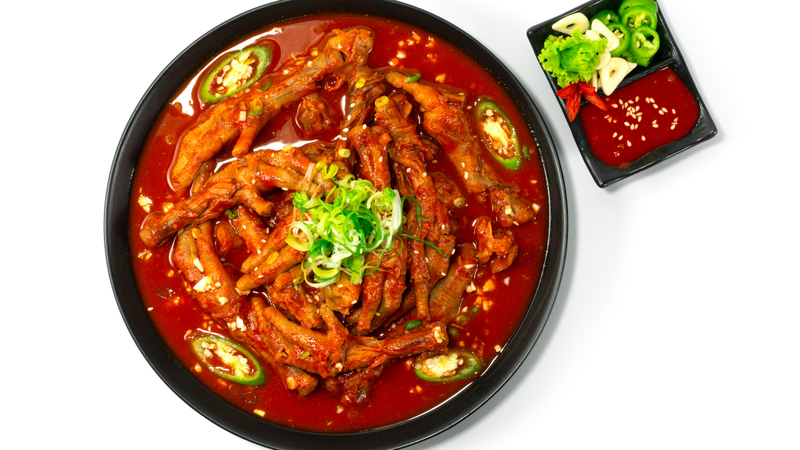 Ăn nhiều đồ dầu mỡ có thể khiến da đầu yếu, dễ bong vảy hơn