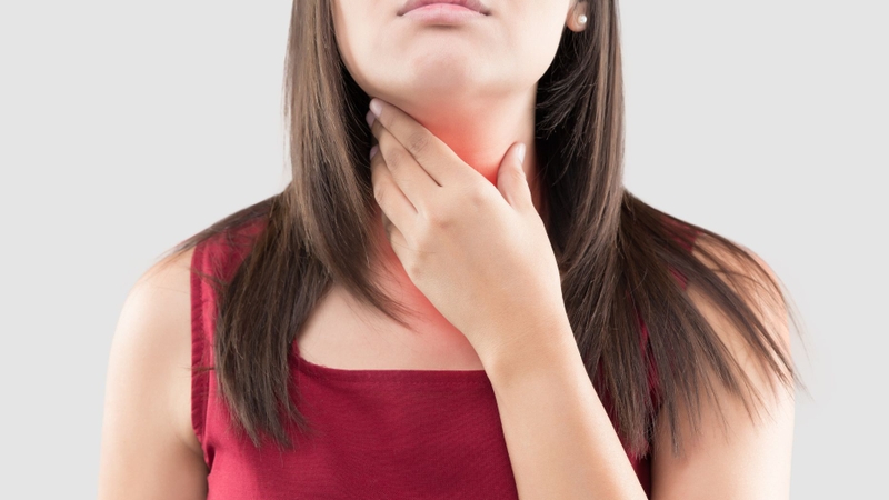 Vì sao dễ bị hóc xương gà ở cổ?