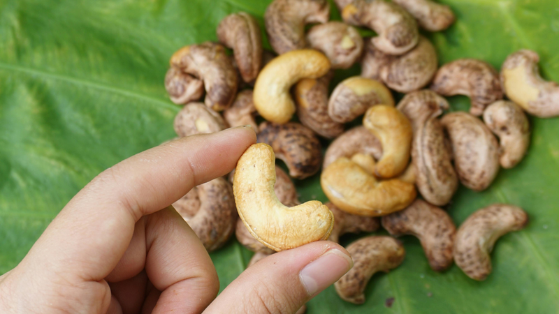 Người huyết áp cao nên lựa chọn hạt điều nguyên vị, hạt điều sấy hoặc rang không muối