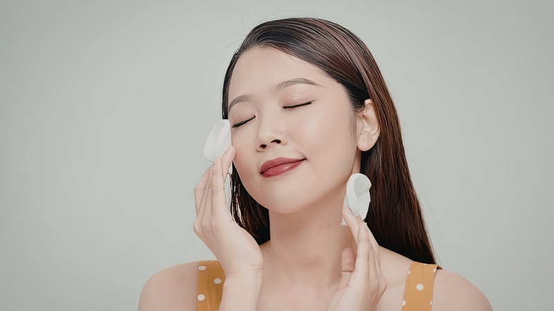 Xây dựng quy trình chăm sóc da đúng cách cùng lối sống khoa học giúp kiểm soát và ngừa mụn