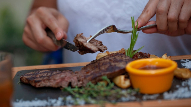 Bị mụn nhọt ăn thịt bò được không phụ thuộc vào cách chế biến và lượng tiêu thụ