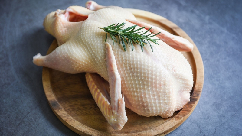 Thịt vịt giàu protein, vitamin và khoáng chất hỗ trợ quá trình phục hồi da