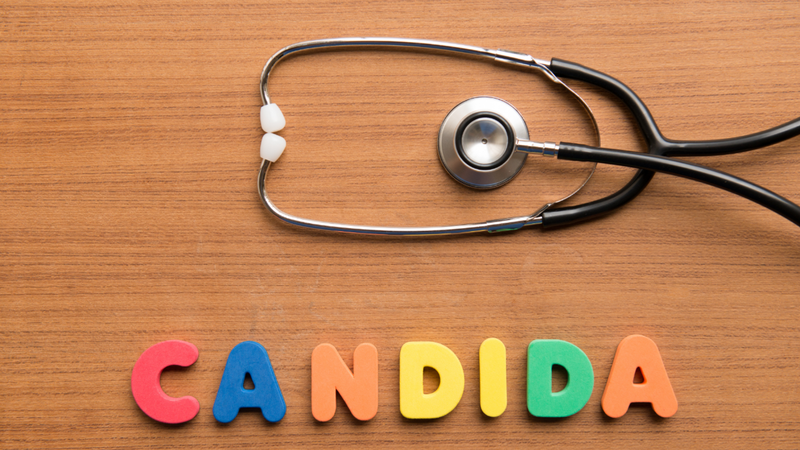 Khi triệu chứng kéo dài hoặc bất thường, cần thăm khám để được điều trị bằng thuốc kháng nấm phù hợp