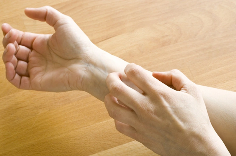 Bị ngứa khắp người nhưng không nổi mẩn đỏ là do bệnh gì gây ra? 1