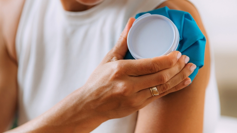 Bị ong đốt bôi gì cho nhanh khỏi? Cách xử lý nhanh chóng và an toàn 4