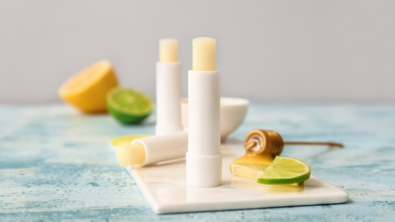 Nên bôi son dưỡng khi nào để có đôi môi căng mọng? 4