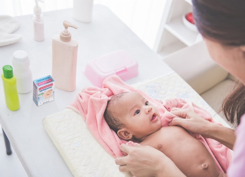 Bí quyết chăm sóc trẻ sơ sinh bị sốt hiệu quả