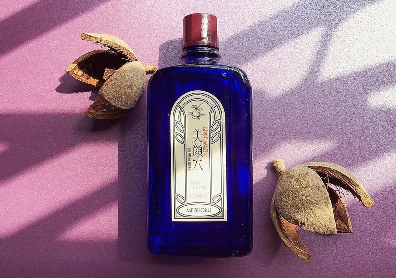 Bí quyết chọn nước hoa hồng dành cho da mụn mà các nàng cần biết