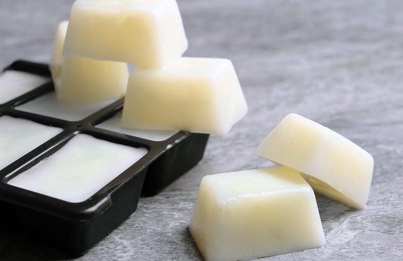 Bí quyết để làn da mịn màng, trắng sáng: Massage mặt bằng sữa tươi đông đá 2