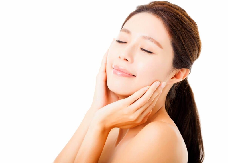 Bí quyết để làn da mịn màng, trắng sáng: Massage mặt bằng sữa tươi đông đá 3