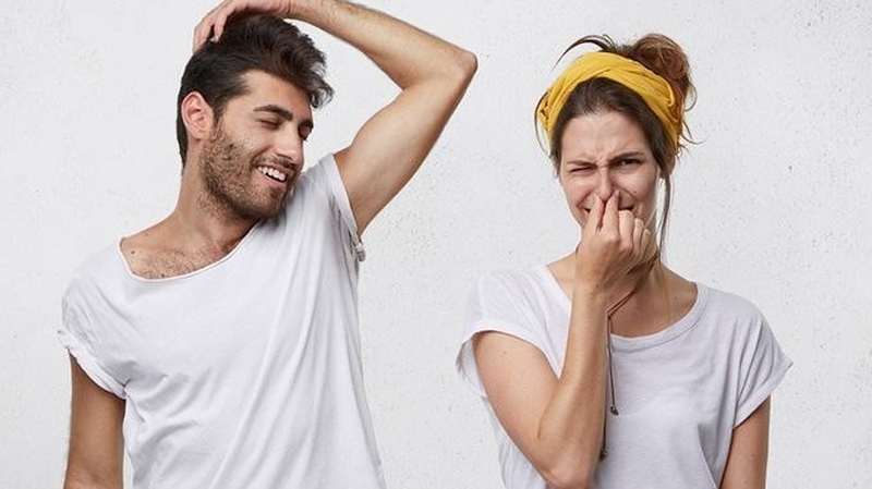 Bí quyết loại bỏ mùi hôi nách bằng gừng 1