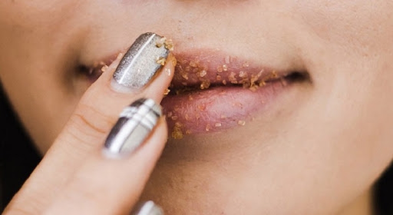 Bí quyết tẩy tế bào chết cho môi siêu hiệu quả 3