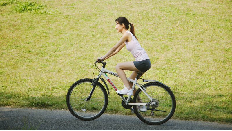 Hạn chế vận động mạnh giúp giảm ma sát và áp lực lên vùng kín