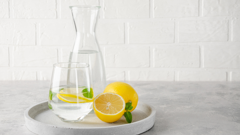 Say xe nên uống nước gì? Nước chanh đường là một trong những thức uống giúp giảm cảm giác nôn nao khi di chuyển