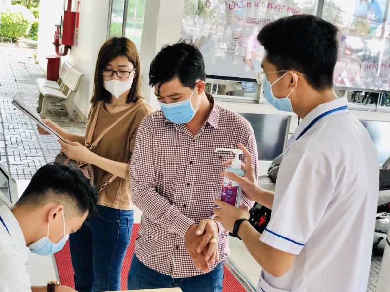 Bị sốt, ho trong mùa dịch COVID-19 phải làm sao 2