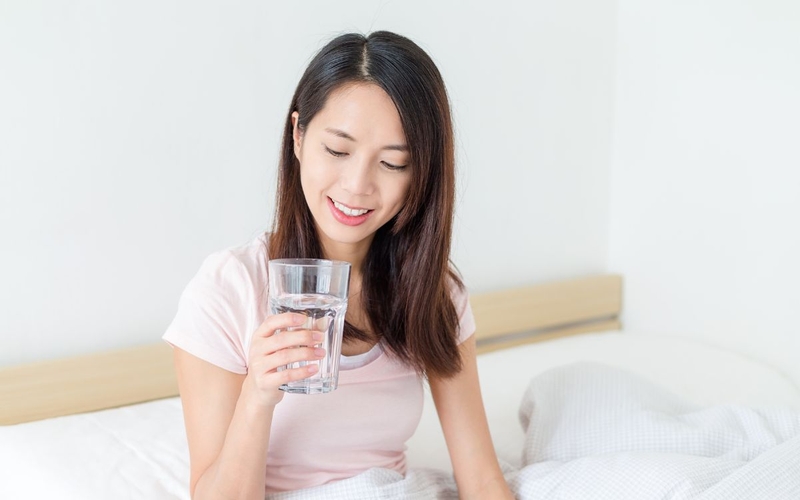 Thức uống ấm nóng giúp cơ thể thoải mái và làm dịu cổ họng tốt hơn